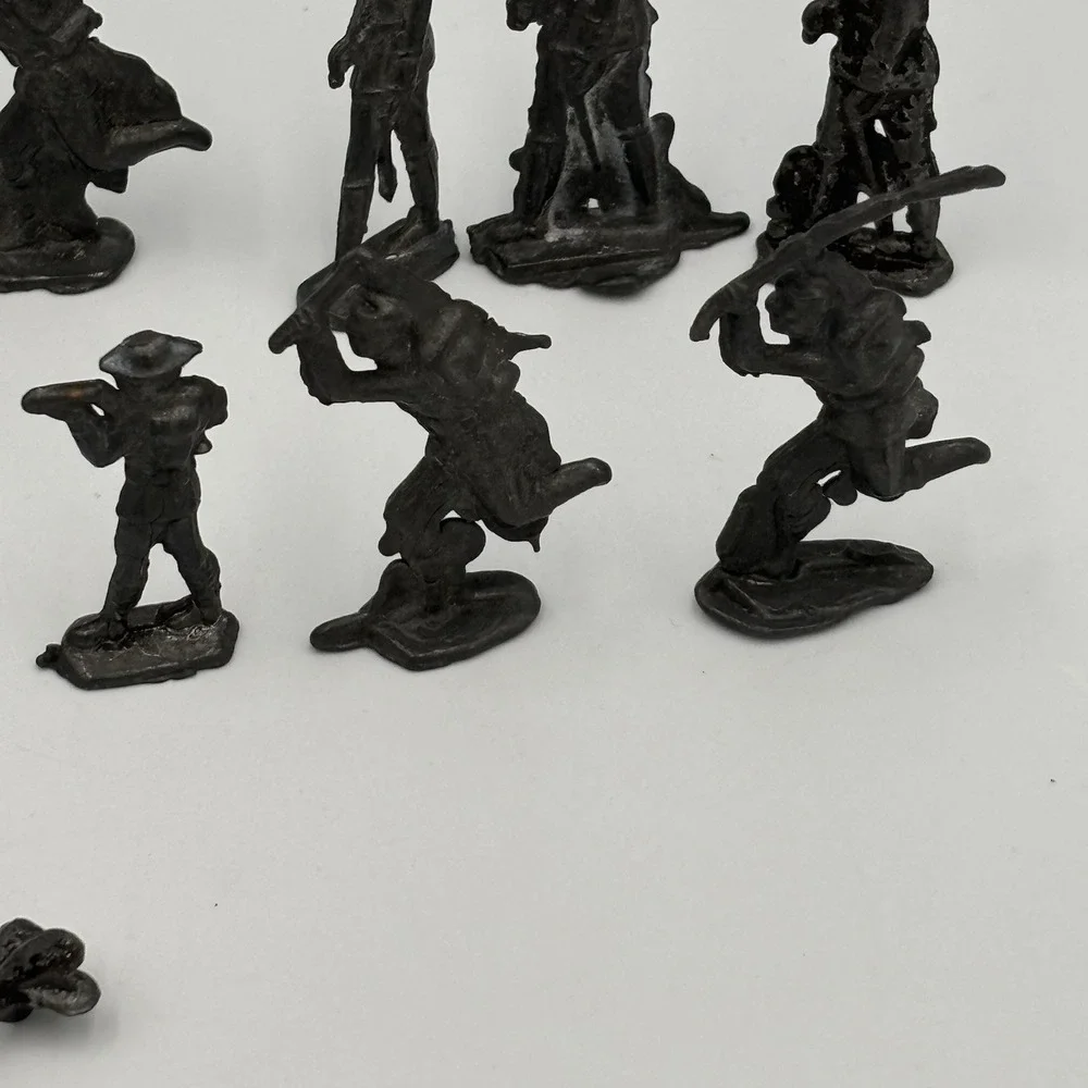VINTAGE LEAD SOLDIERS MILITARY ARMY MEN WW2 Lot Of‎ 13 And A Plane